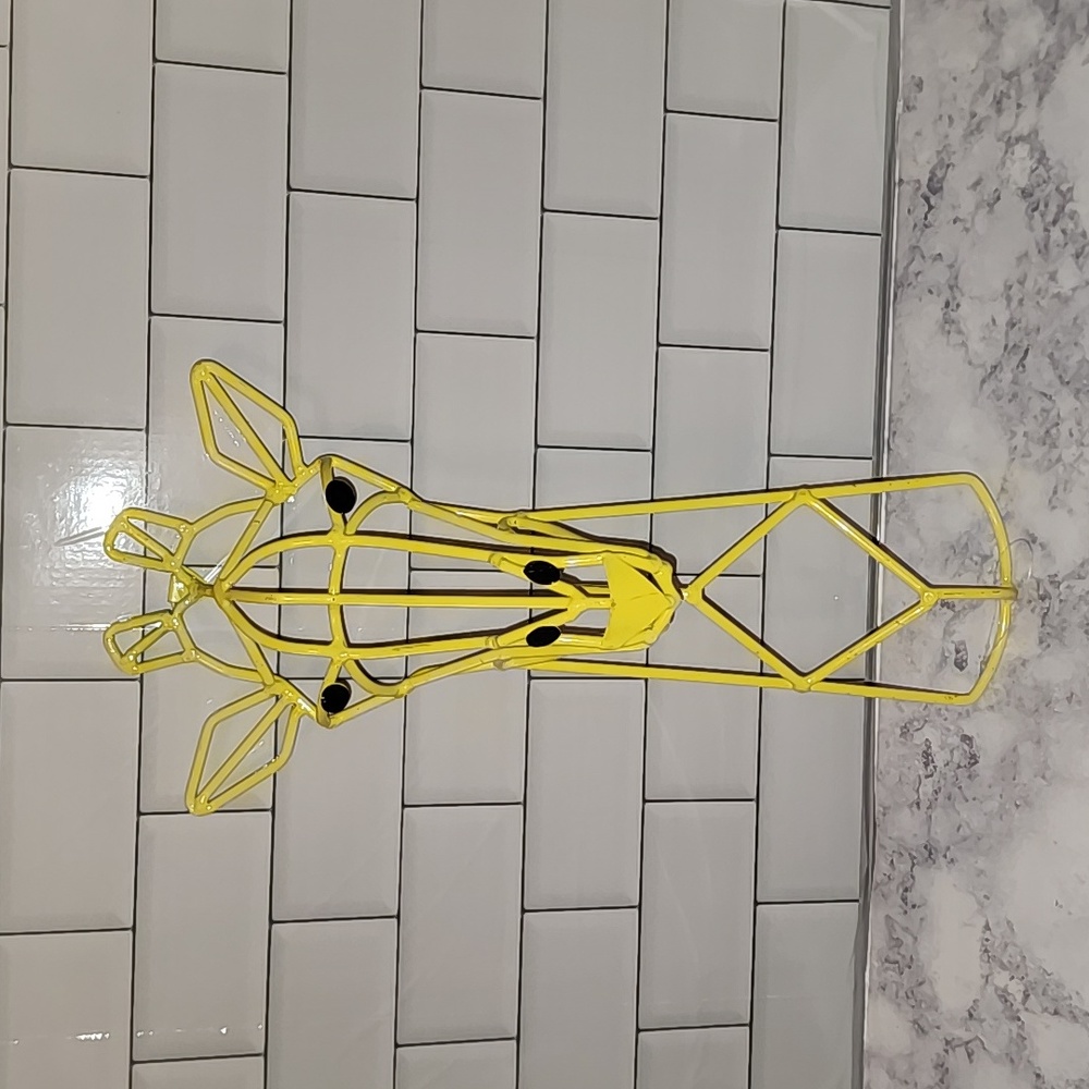 Geometric giraffe metal wall hanging